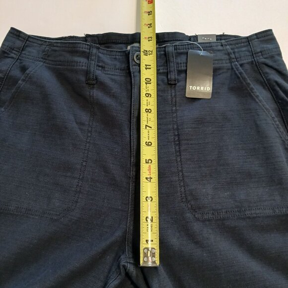 Torrid Lace Up Back Utility Pant Black Size 14 High Rise Crop NWT - Picture 13 of 15